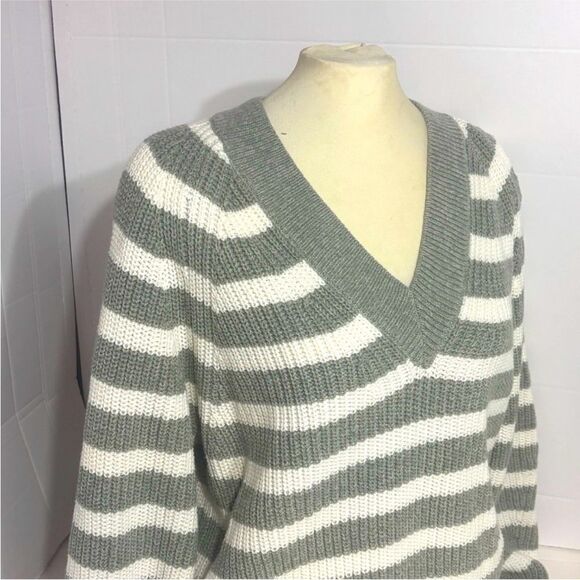 A new day sweater size Medium grey stripes contemporary - Picture 3 of 7